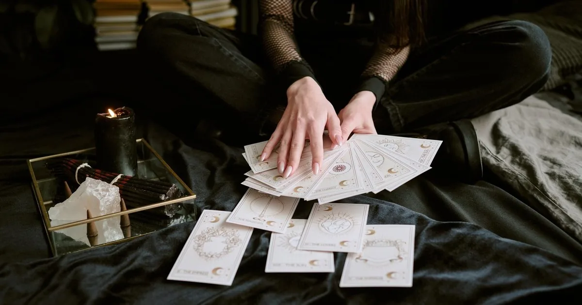 How to read tarot: a technique for beginners