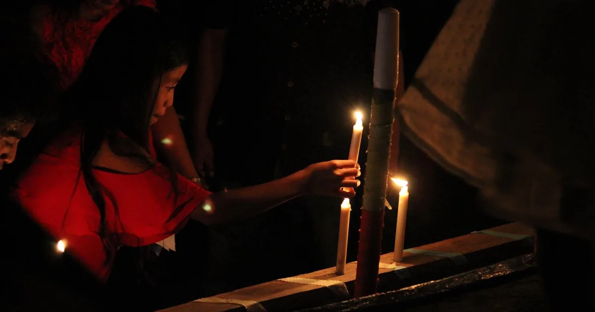 Candle Magic: The Meaning of Colors and 3 Rituals for a Wish
