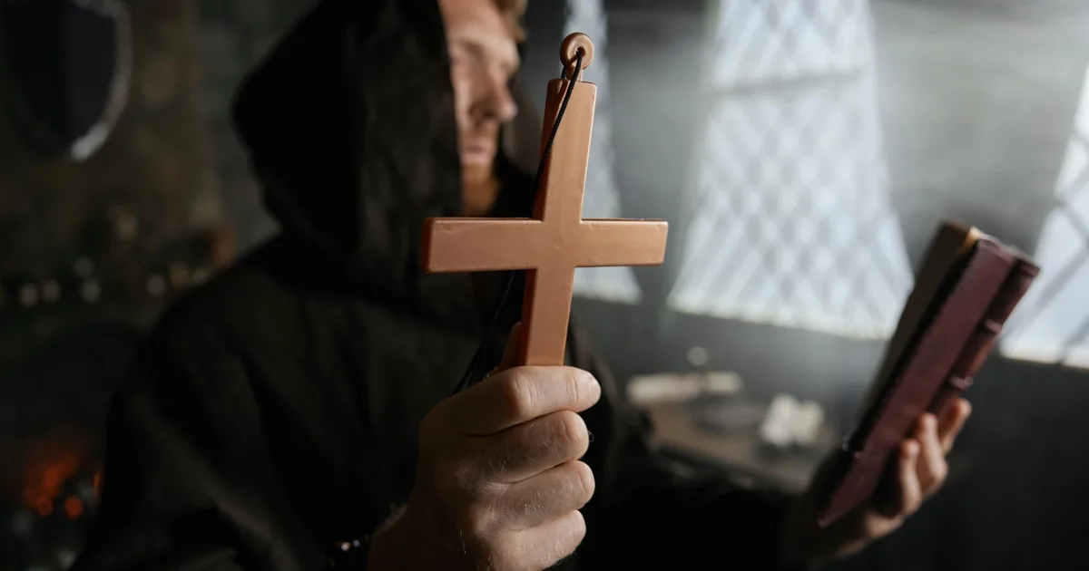 Cursed objects: what symbols and signs conceal