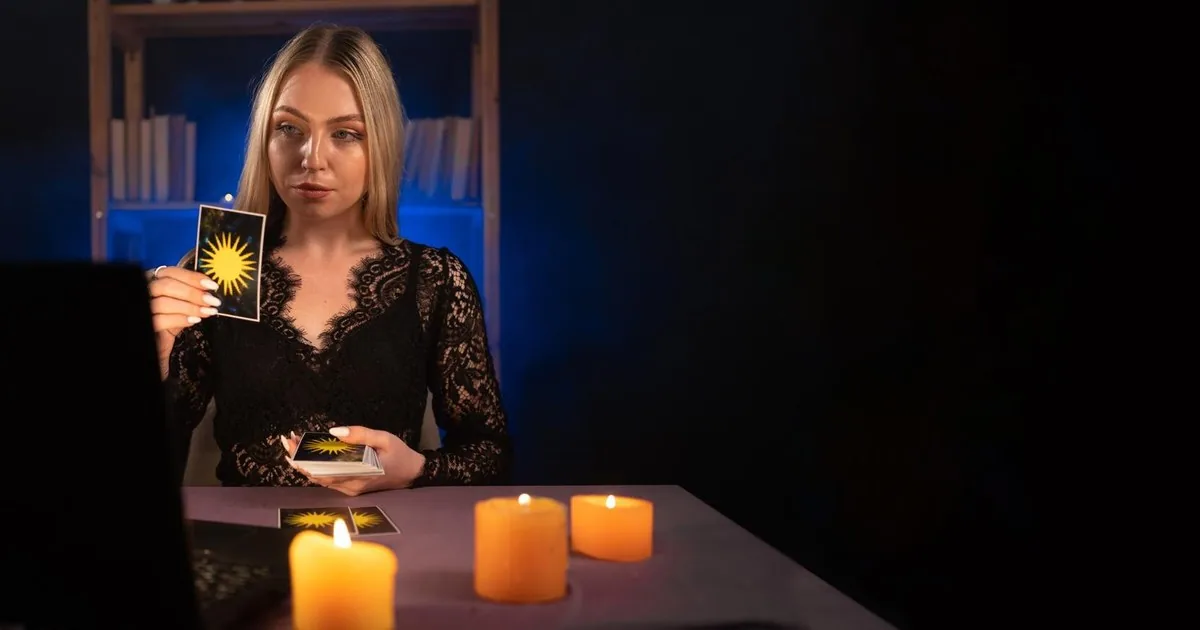 Tarot online: free spreads for the future and relationships